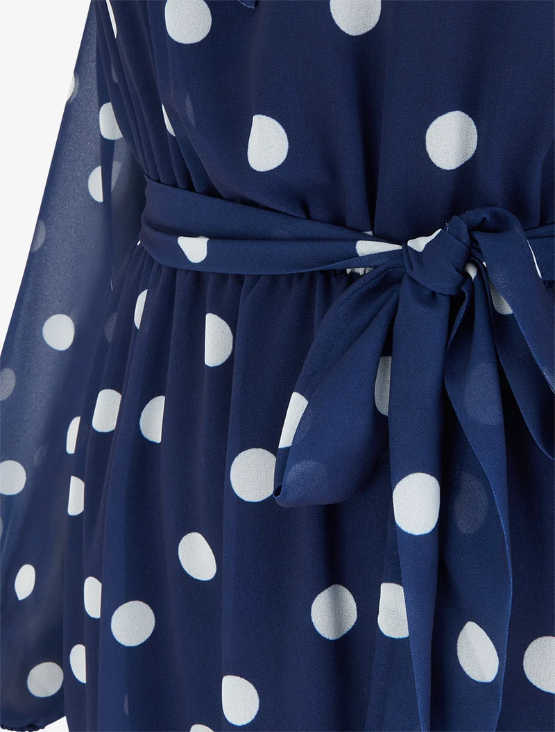 Ausgestelltes gepunktetes Kleid mit langen Ärmeln - Marine