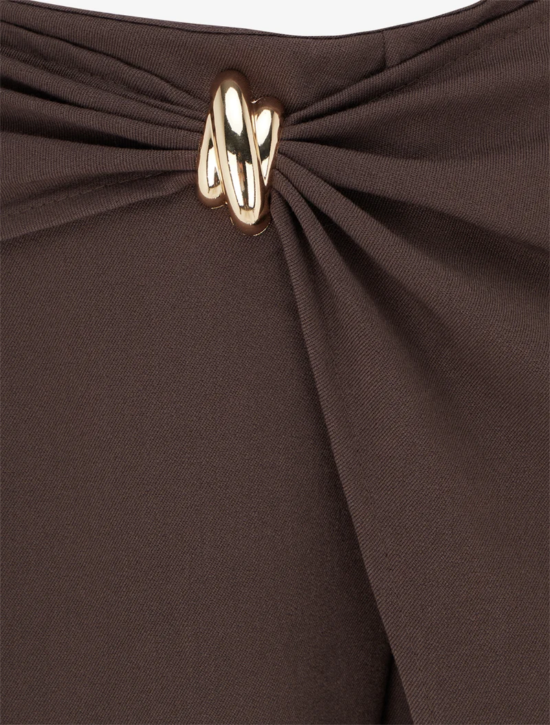 Weite Hose mit Einsatz und Metallschmuck - Braun