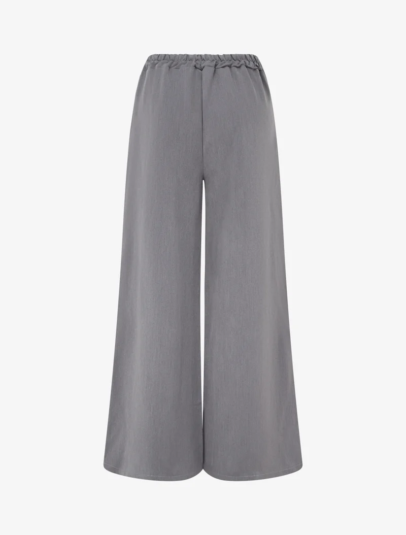 Weite Hose mit Einsatz und Metallschmuck - Grau