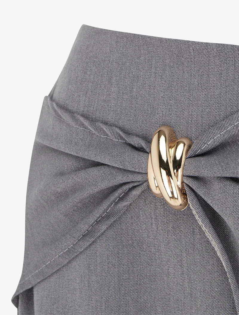 Weite Hose mit Einsatz und Metallschmuck - Grau