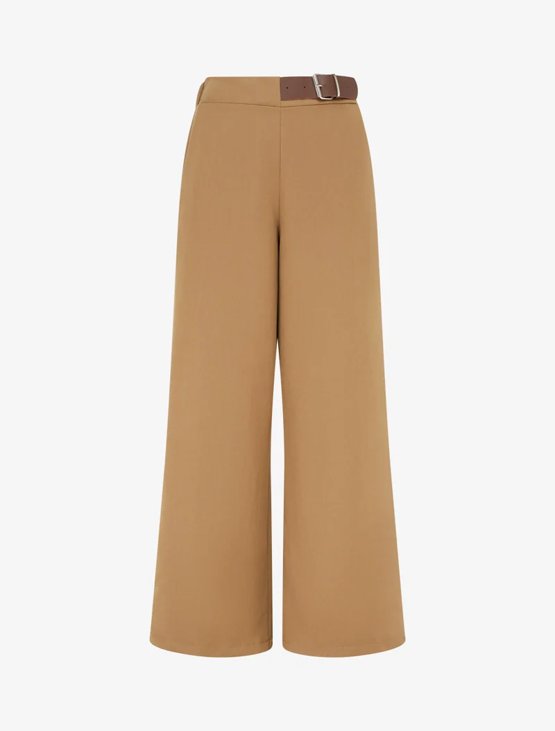 Weite Hose mit hoher Taille und dekorativem Gürtel - Kamel