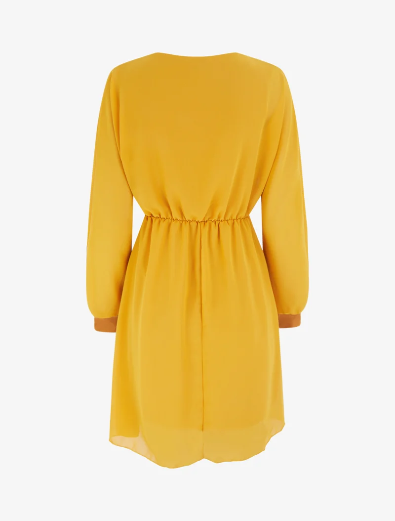 Ausgestelltes Kleid aus Voile mit Wickelausschnitt - Senf