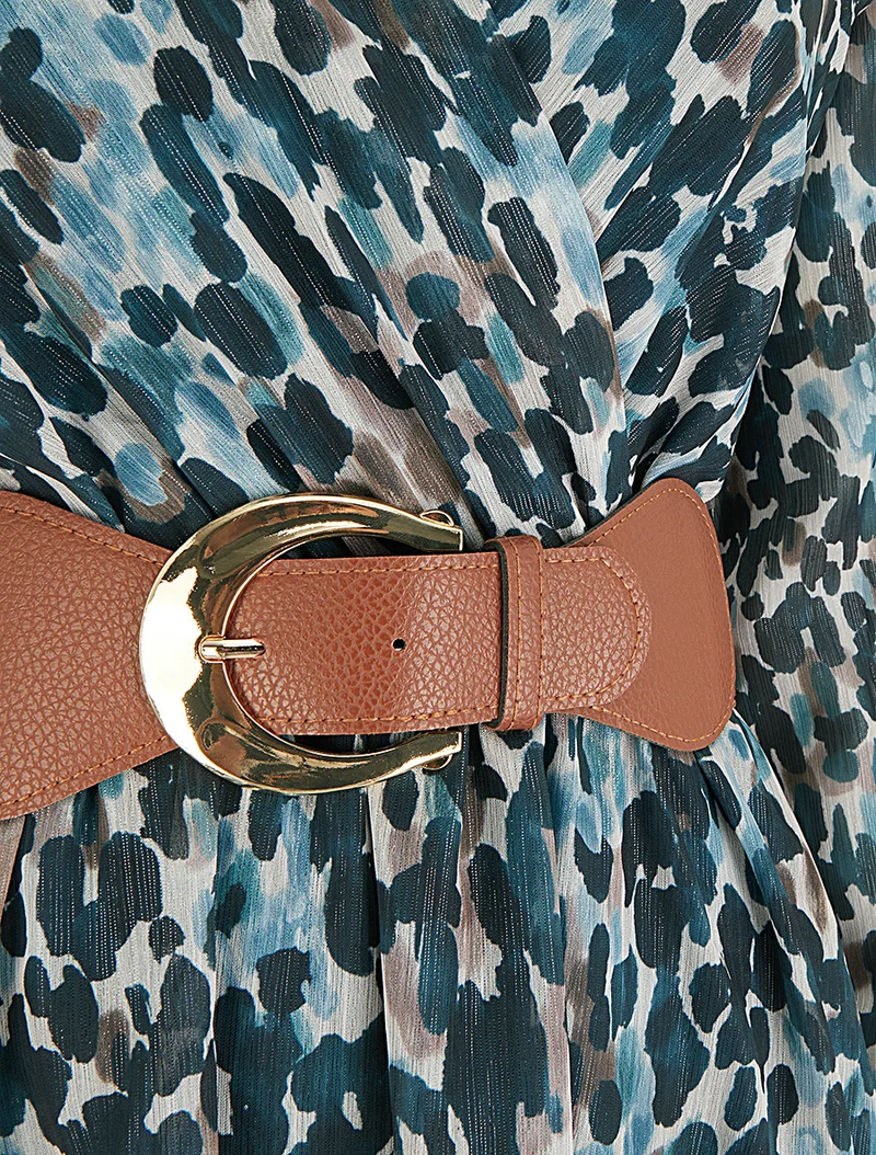 Kleid mit Fantasiemuster und Wickelausschnitt - Entenblau
