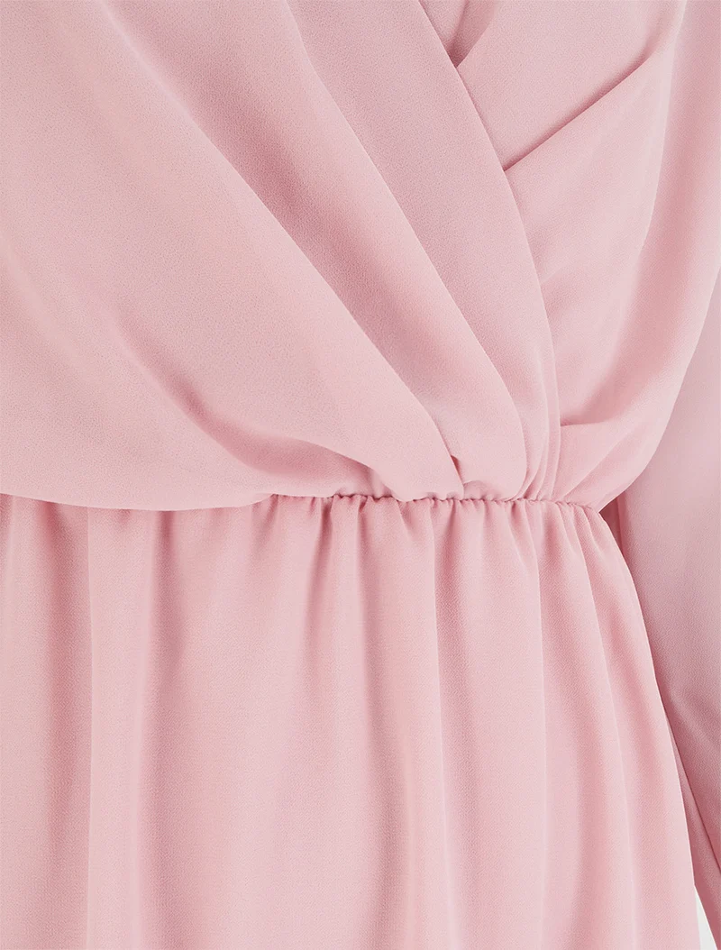 Ausgestelltes Kleid aus Voile mit Wickelausschnitt - Rose