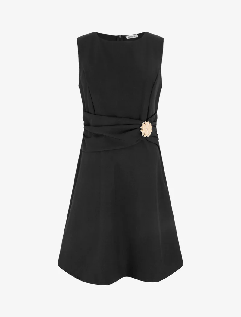 Ärmelloses Kleid mit Schmuckeinsatz - Schwarz