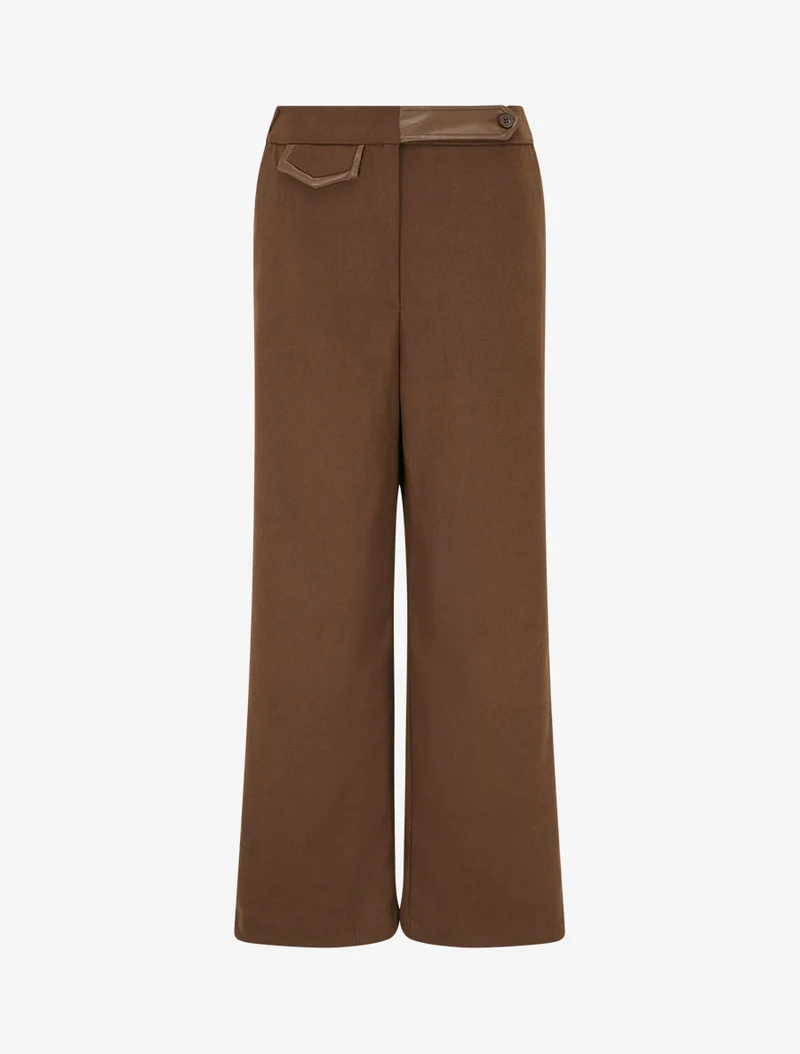 Weite High-Waist-Hose mit Kunstlederdetail - Braun
