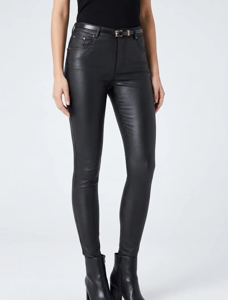Beschichtete Skinny-Hose - Schwarz
