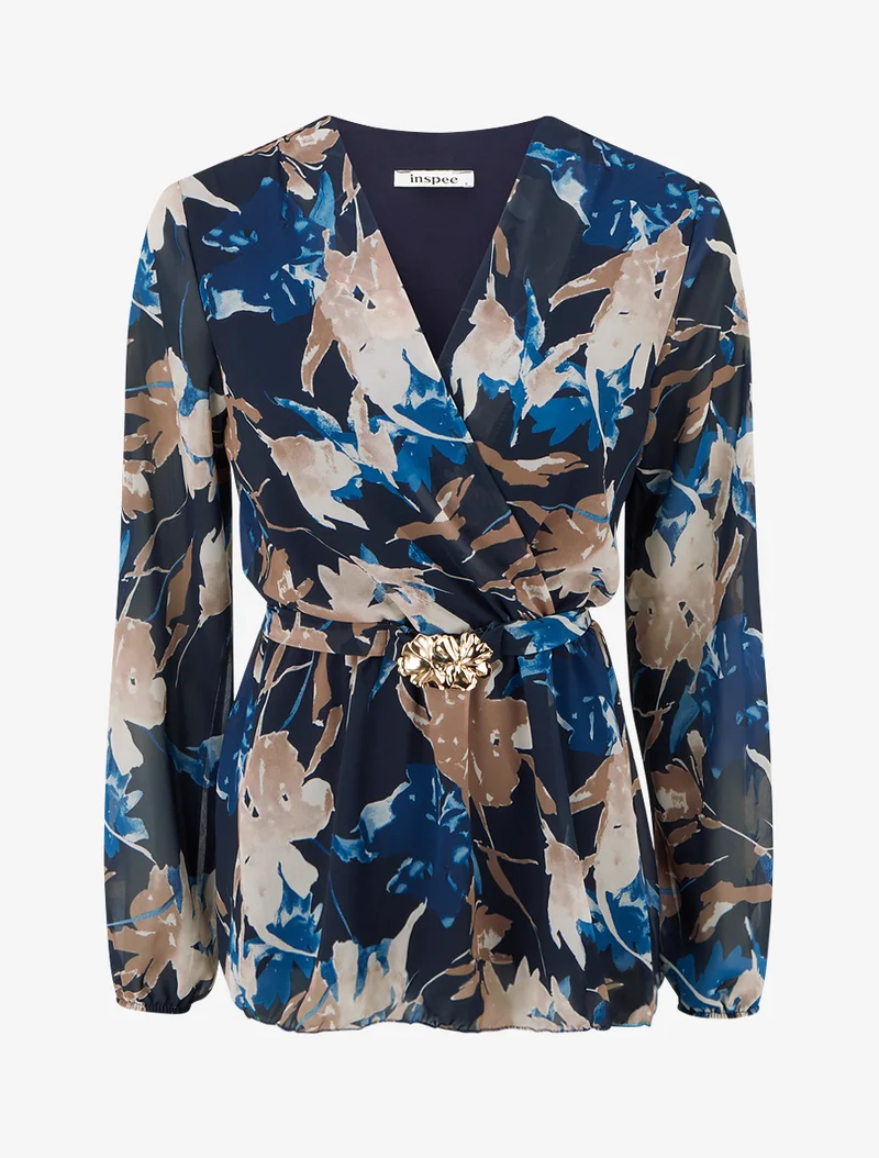 Top Wickelbluse mit abstraktem Blumenmuster und Blumenschmuck. - Marine