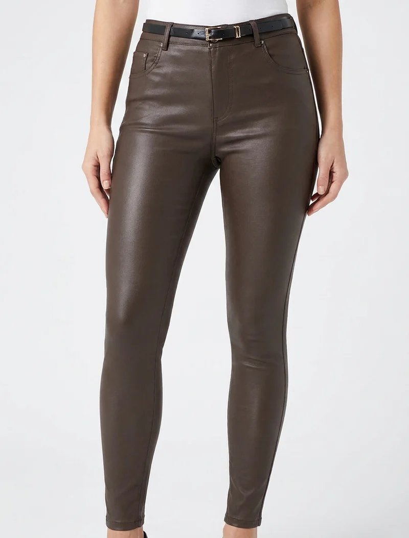 Beschichtete Skinny-Hose - Braun