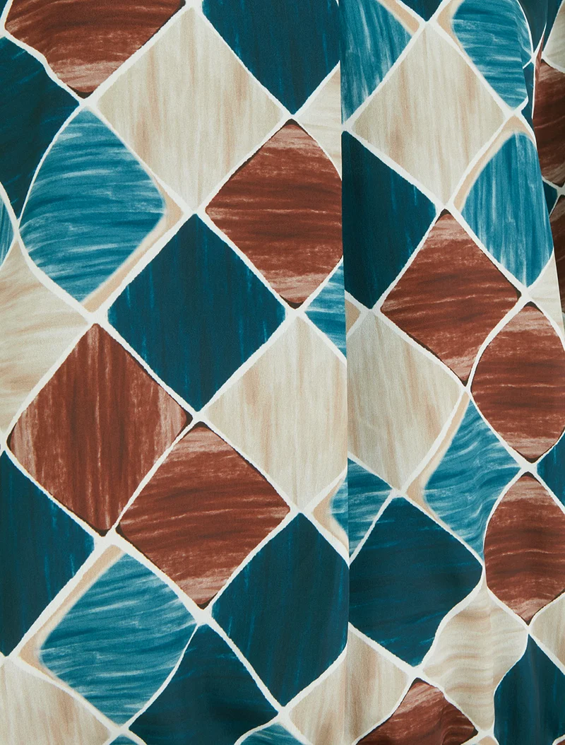 Satinierte Oberteil mit grafischem Print - Entenblau