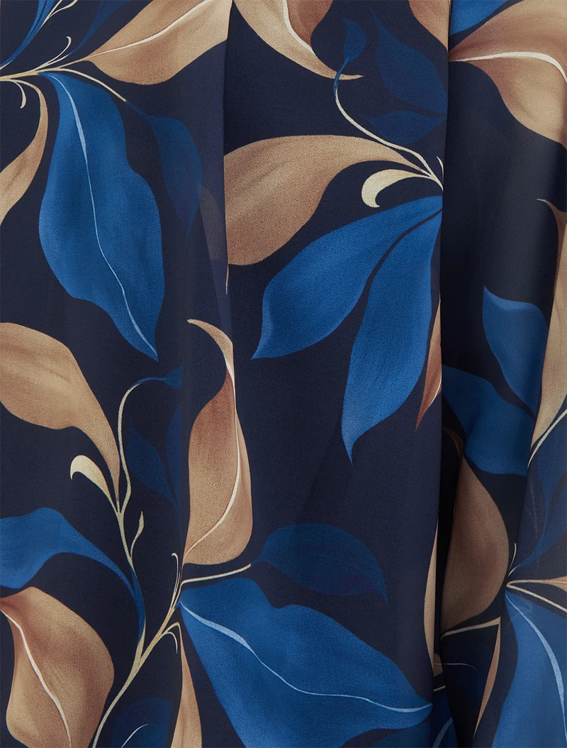 Bluse mit Blattdruck und elastischen Manschetten. - Marine