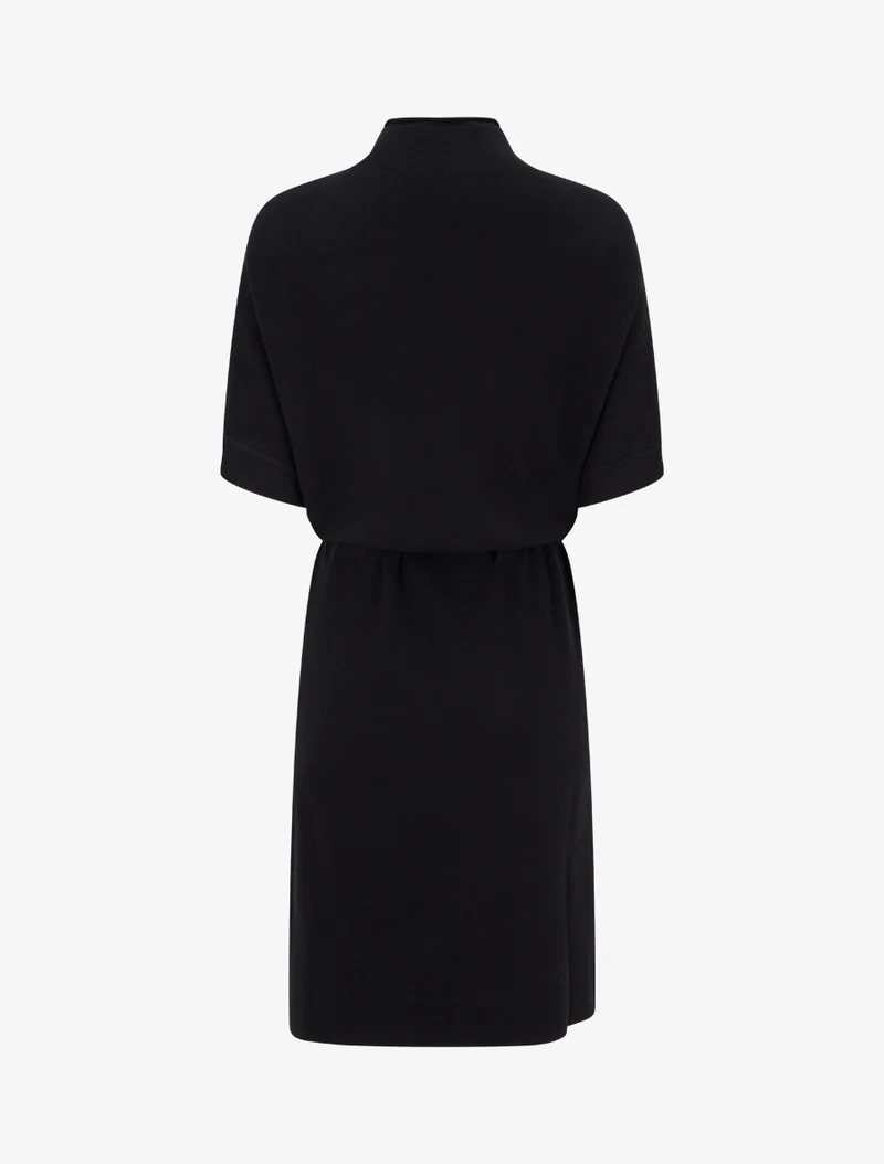 Gerade geschnittenes Strickkleid mit Gürtel. - Schwarz