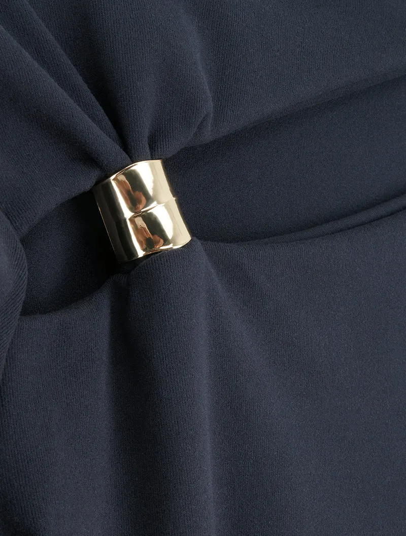 Oberteil mit durchbrochenem Stehkragen und Schmuck. - Marine