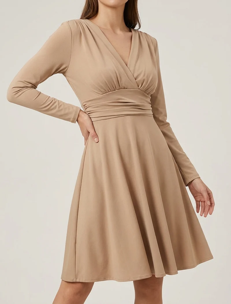 Langärmeliges Skaterkleid mit geraffter Taille - Helles Kamel