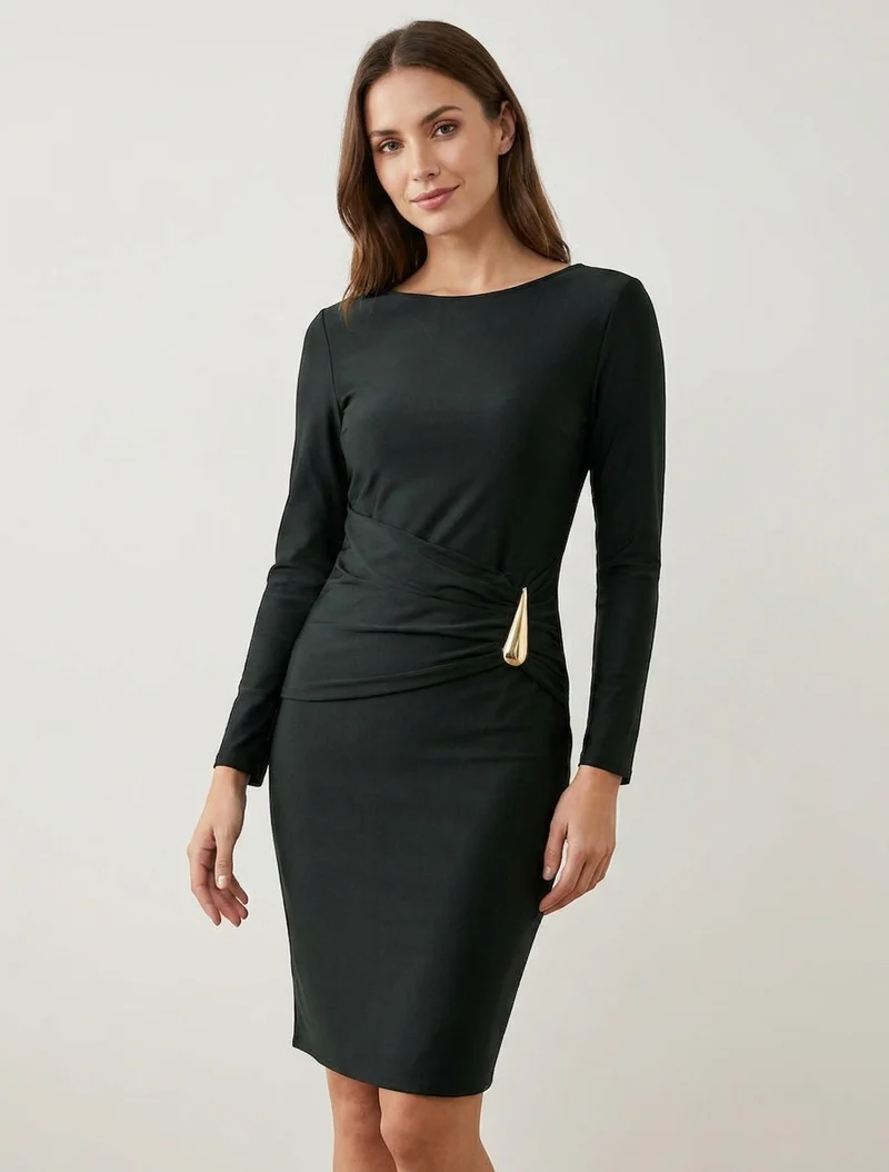 Midikleid mit Metallschmuck - Schwarz