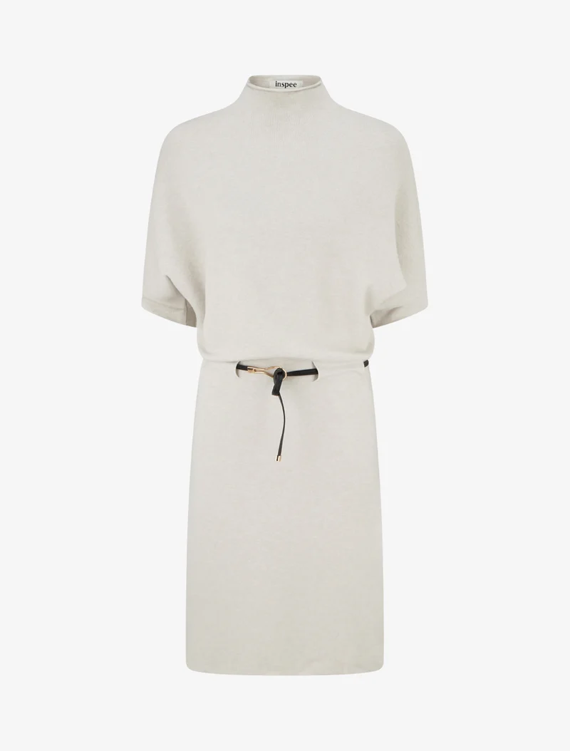 Gerade geschnittenes Strickkleid mit Gürtel. - Beige