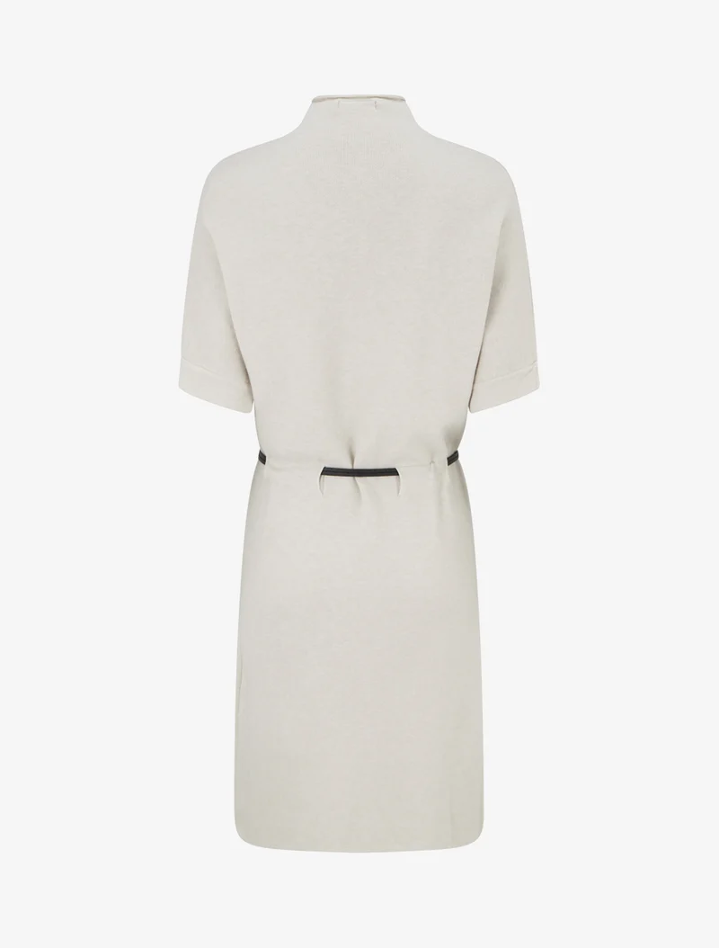 Gerade geschnittenes Strickkleid mit Gürtel. - Beige