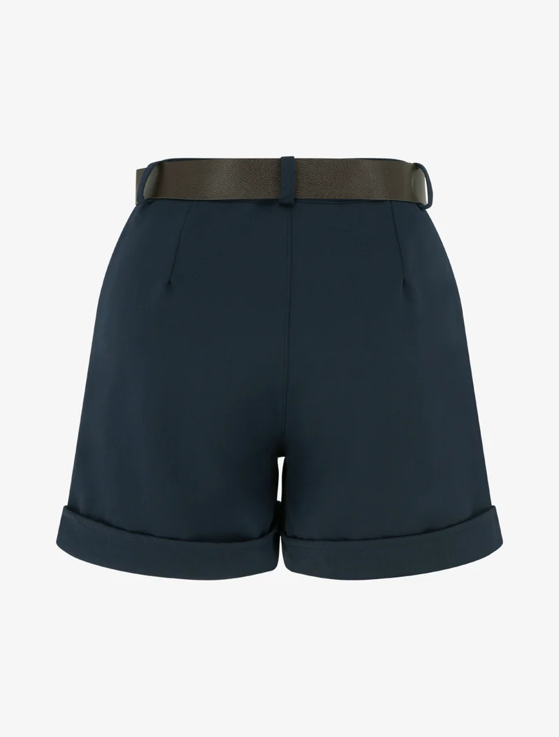 Gekrempelte Shorts mit Gürtel - Marine