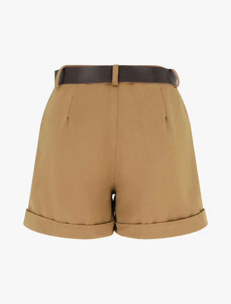 Gekrempelte Shorts mit Gürtel - Kamel