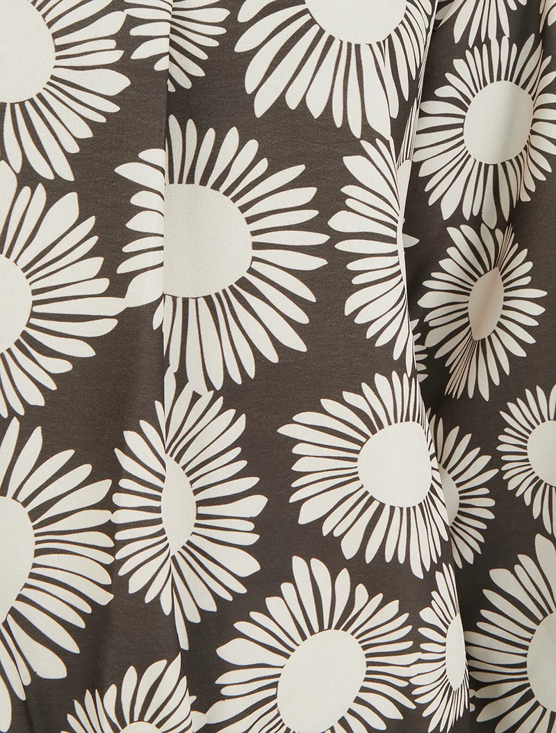 Bluse mit Blumenmuster und elastischen Bündchen. - Braun