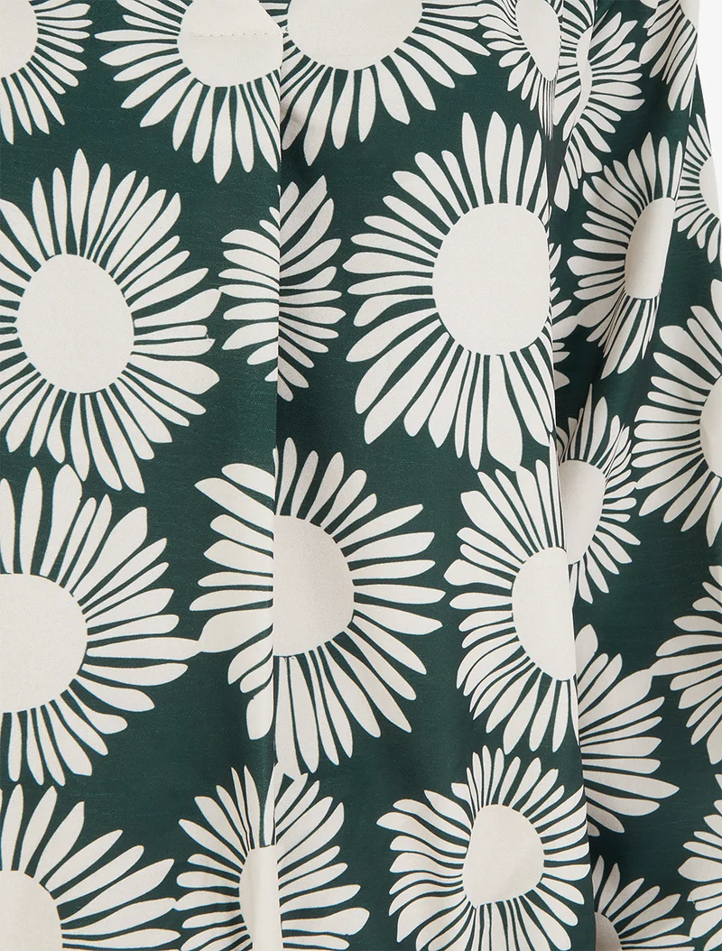 Bluse mit Blumenmuster und elastischen Bündchen. - Tannengrün