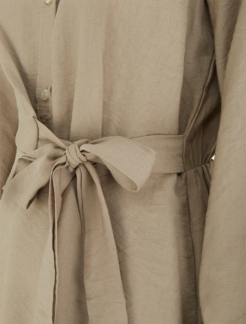 Langärmliges Hemd zum Knoten. - Beige
