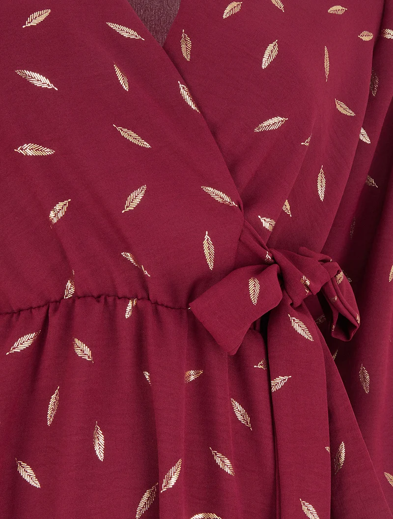 Elastisches Kleid mit schimmernden Federn - Weinrot