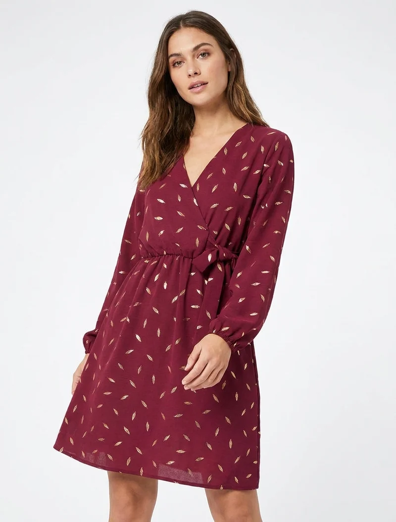 Elastisches Kleid mit schimmernden Federn - Weinrot