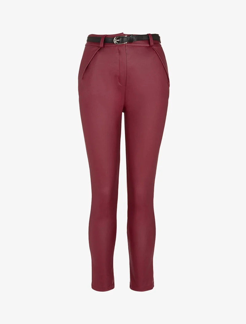 Gecoat Mom-Jeans und Gürtel - Bordeaux