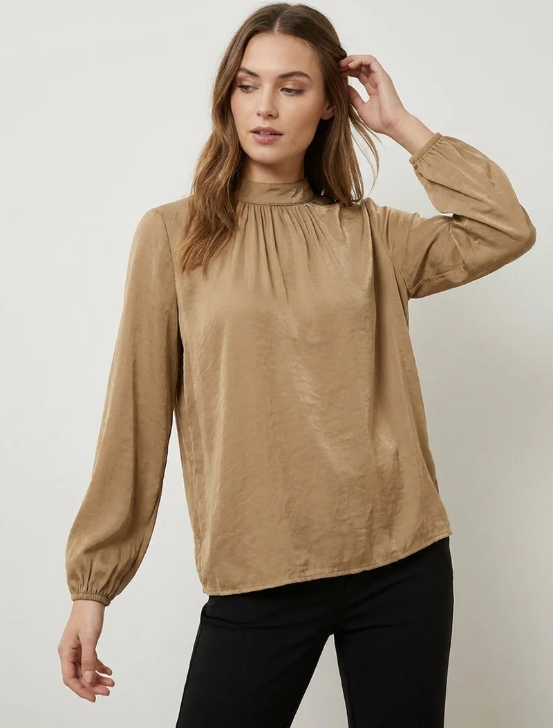 Satinbluse mit elastischen Bündchen - Kamel