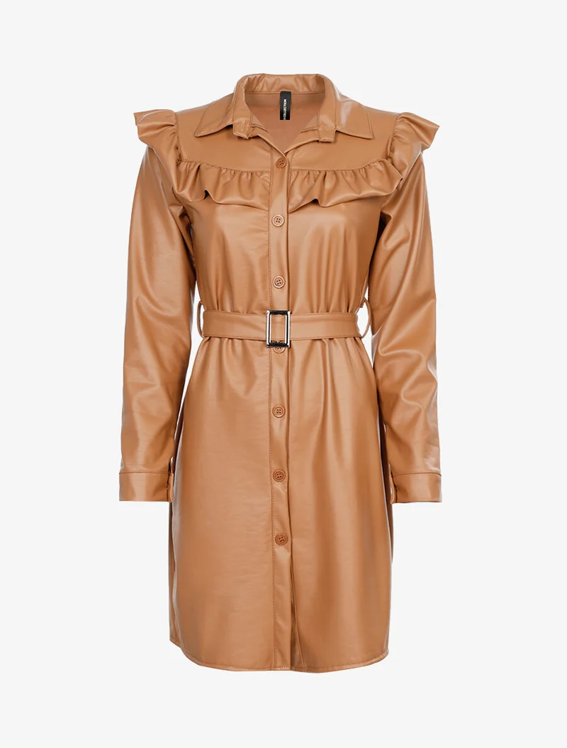 Gerüschtes Kleid in Vinyloptik - Kamel