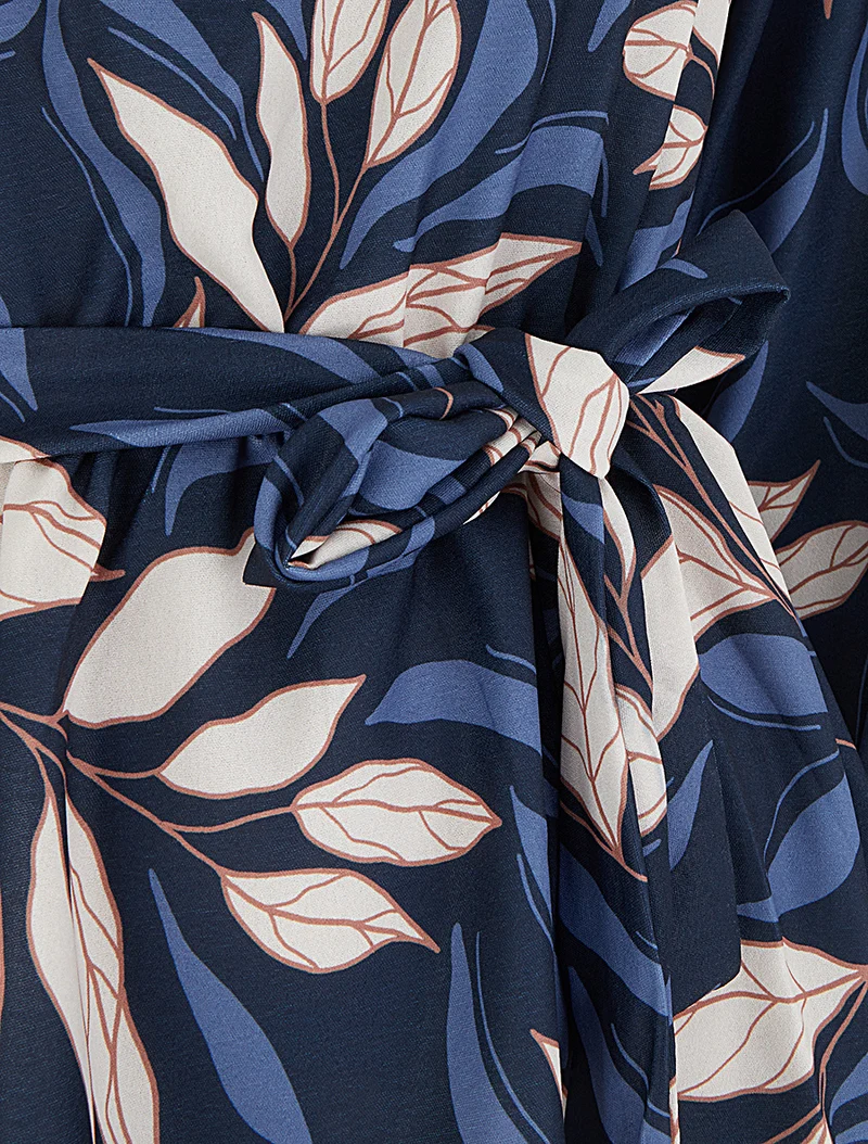 Elastische Bluse mit Blattdruck - Marine
