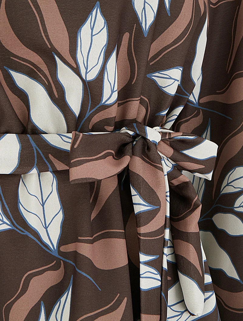 Elastische Bluse mit Blattdruck - Braun