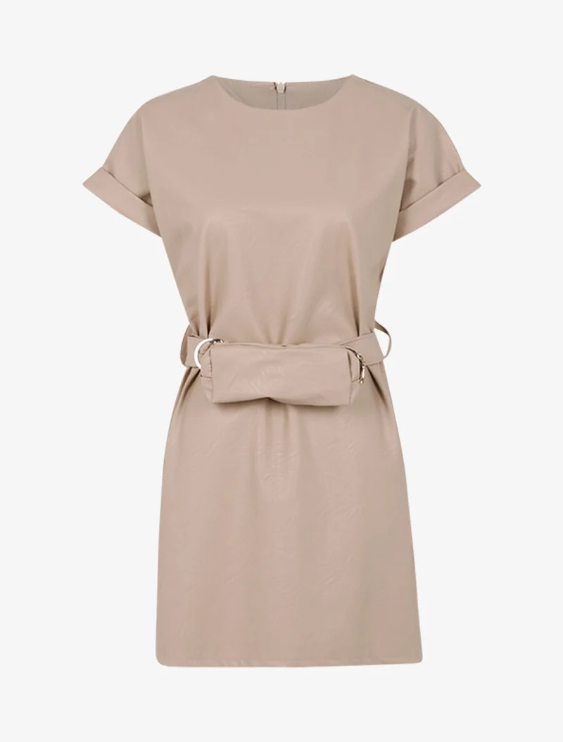 Kleid aus Kunstleder mit Gürtel im Bananenstil - Beige