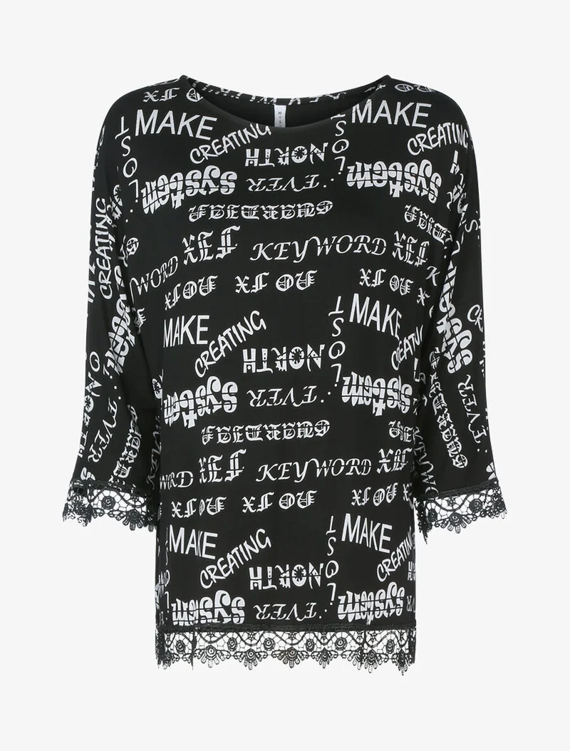 Oversize-Top mit Spitzenrändern und Textdruck - Schwarz