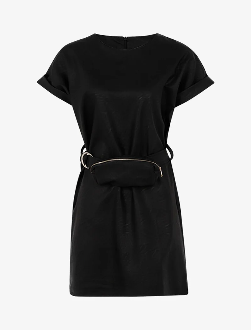 Kleid aus Kunstleder mit Gürtel im Bananenstil - Schwarz