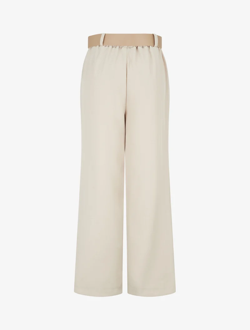Einfarbige Hose mit stilisiertem Gürtelschlaufen. - Beige