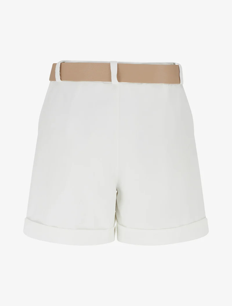 Gürtelte einfarbige Shorts mit Saum - Weiß