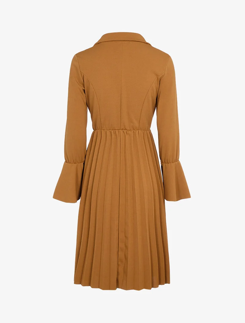 Offiziersstil-Kleid mit plissiertem Saum - Kamel