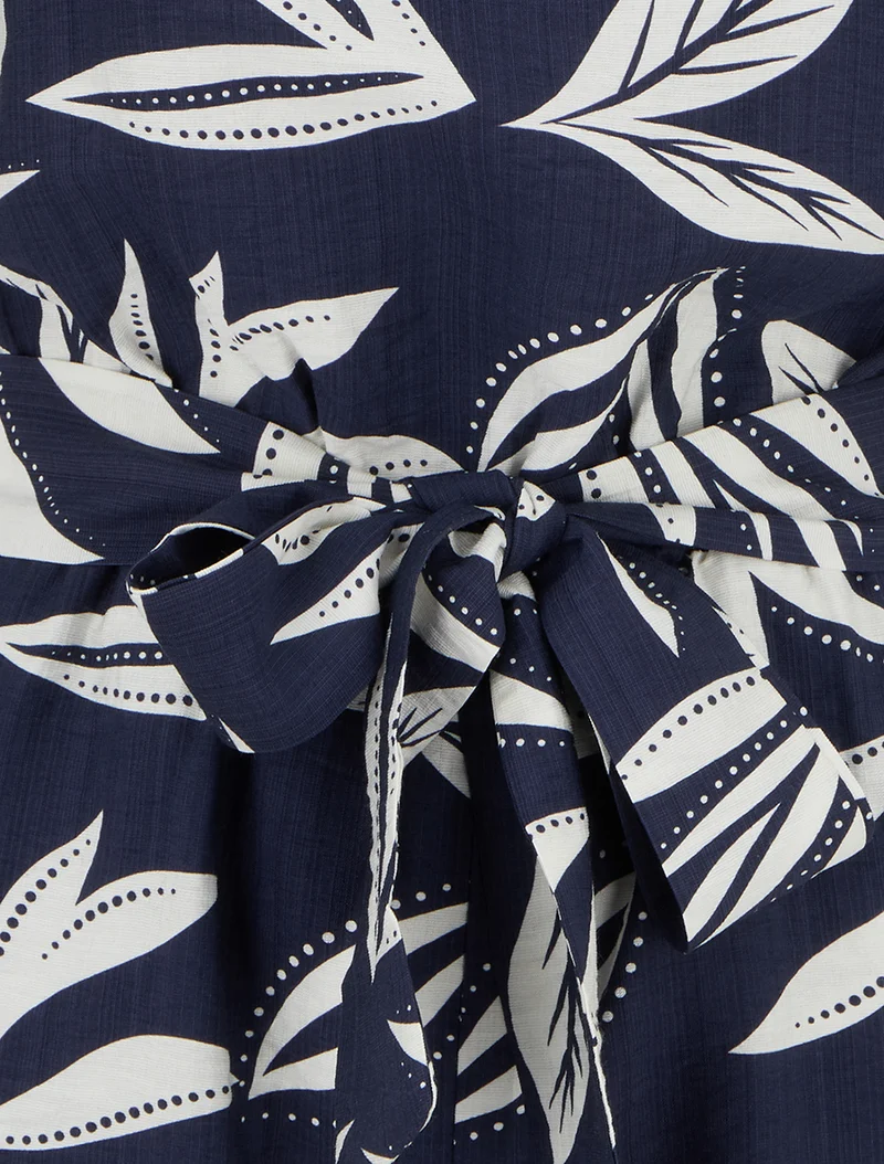 Bedruckter Kurzoverall mit Rüschenärmeln im Blätterdesign - Marine