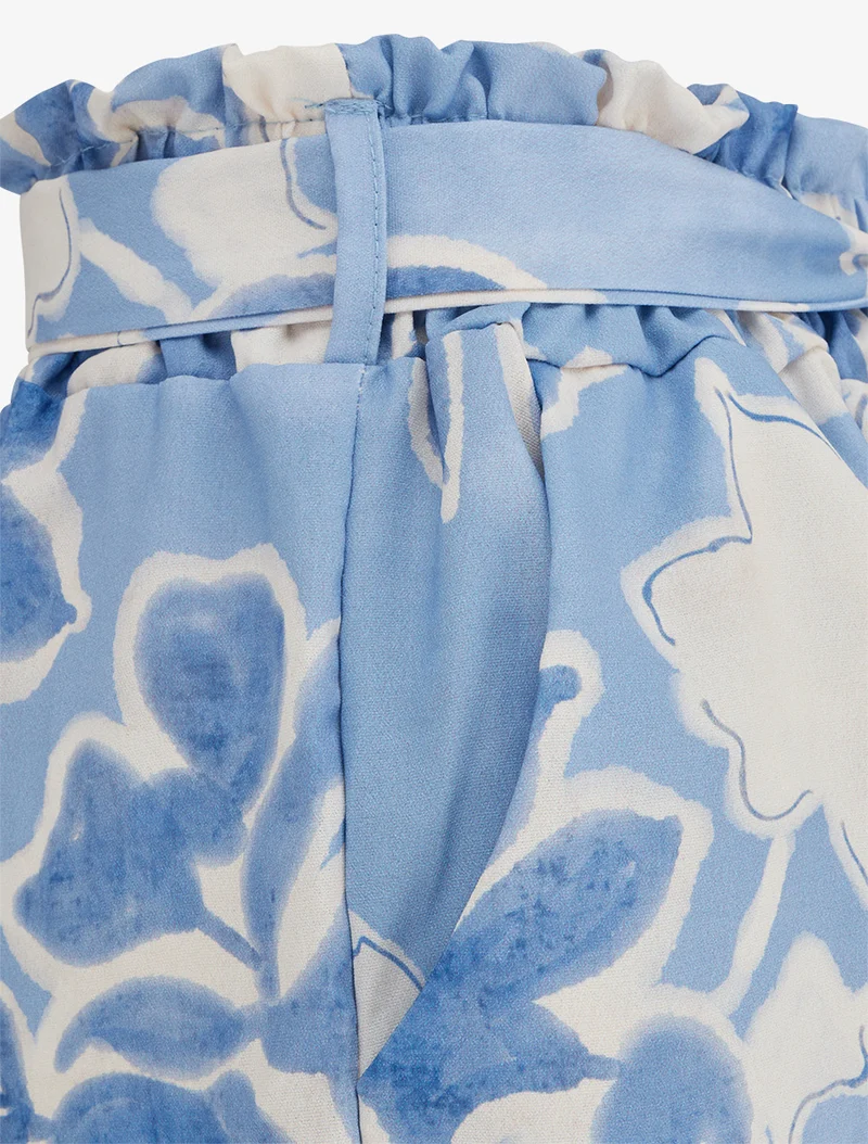 Fließende Shorts mit Blumenmuster - Himmelblau