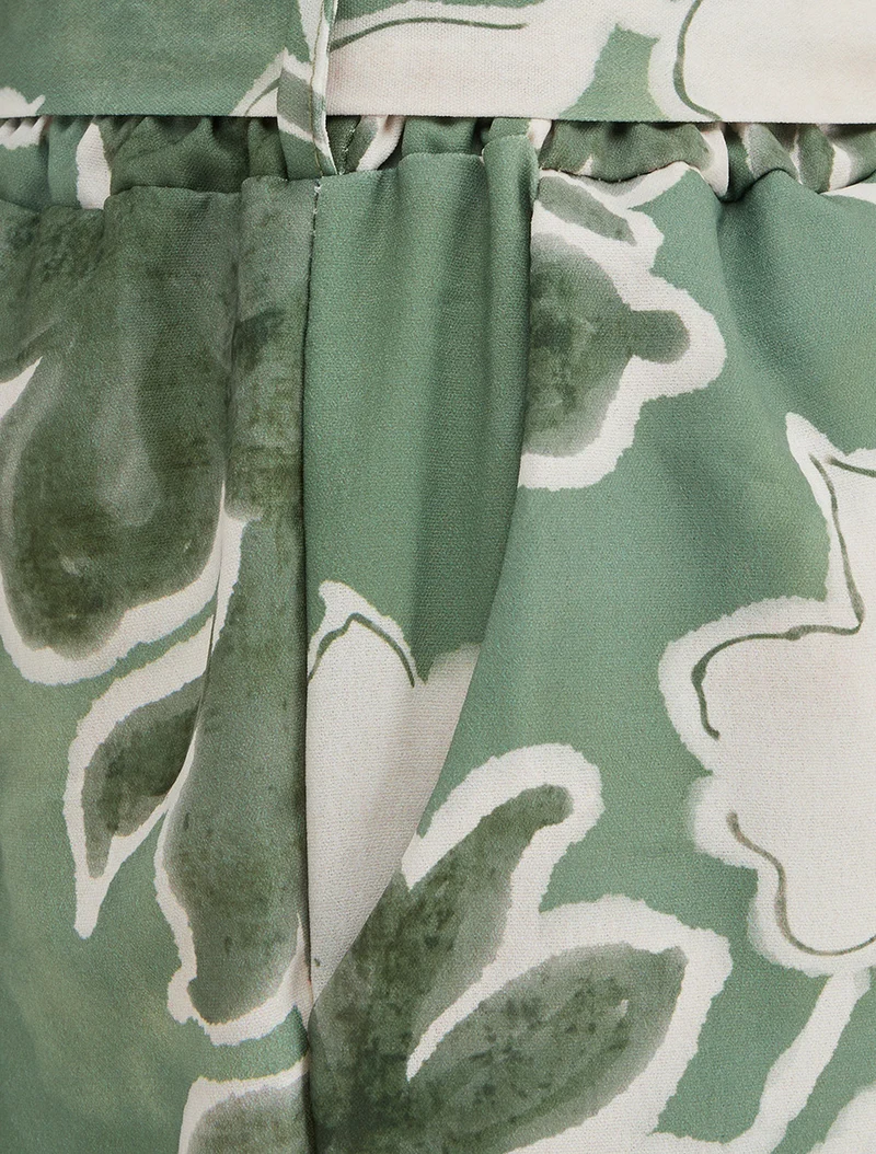 Fließende Shorts mit Blumenmuster - Grün