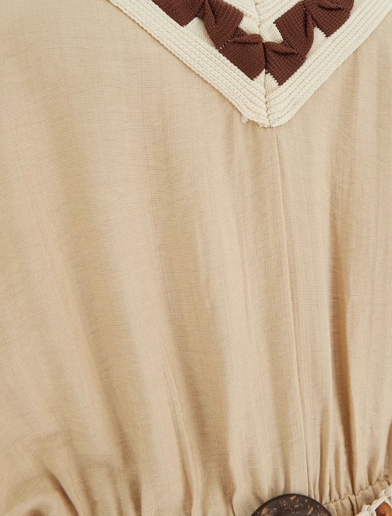 Ärmelloser Jumpsuit mit schmalen Trägern und fantasievollem Kragen - Beige