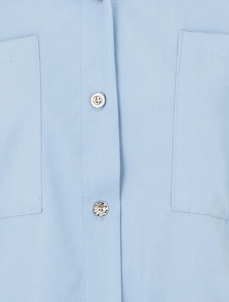 Einfarbiges Hemd mit Taschen - Himmelblau