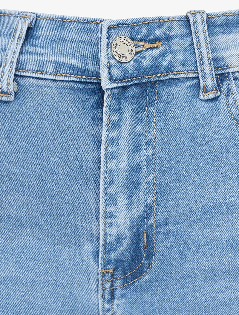Hoch taillierte Jeans-Bermuda. - Hellblau