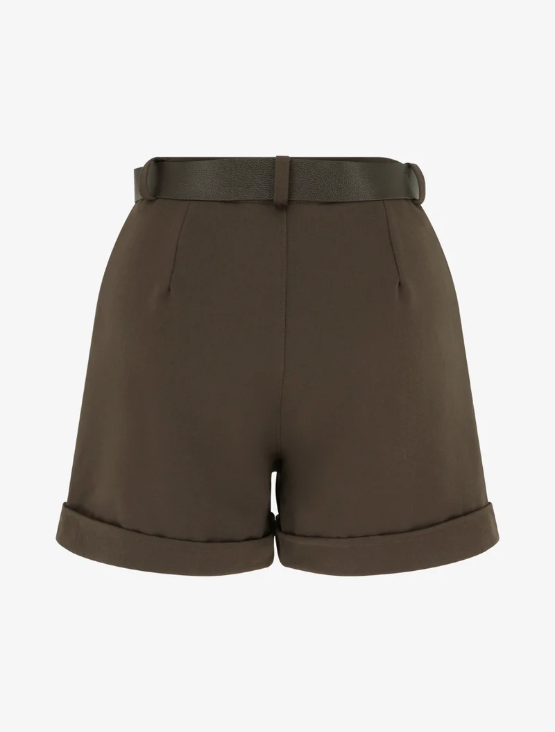 Gekrempelte Shorts mit Gürtel - Braun