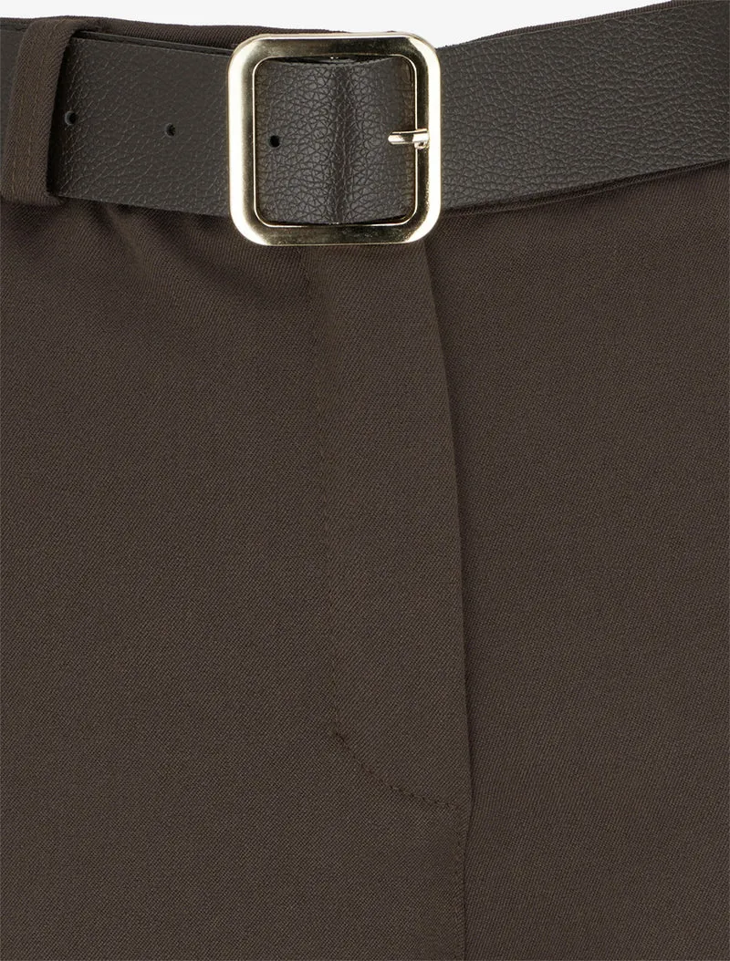 Gekrempelte Shorts mit Gürtel - Braun