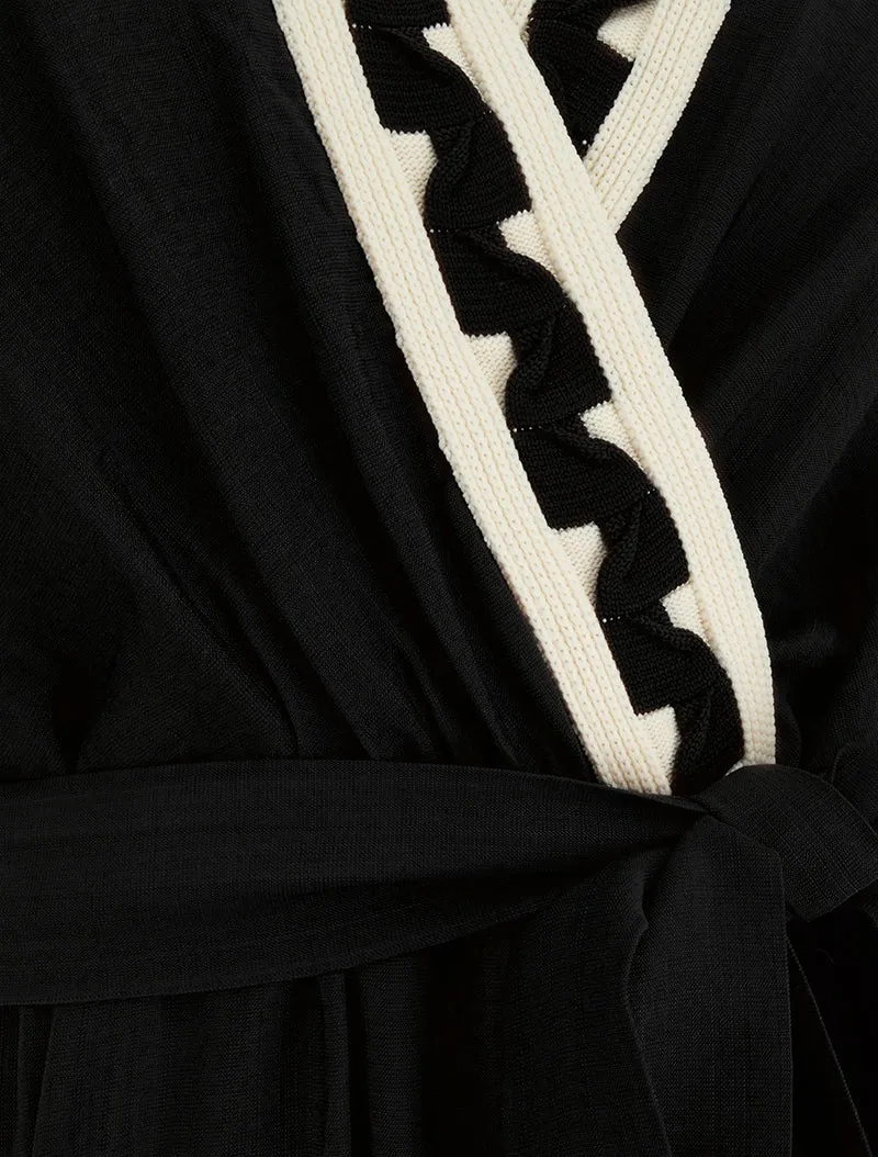 Langärmeliges Kleid mit fantasievollem Kragen - Schwarz