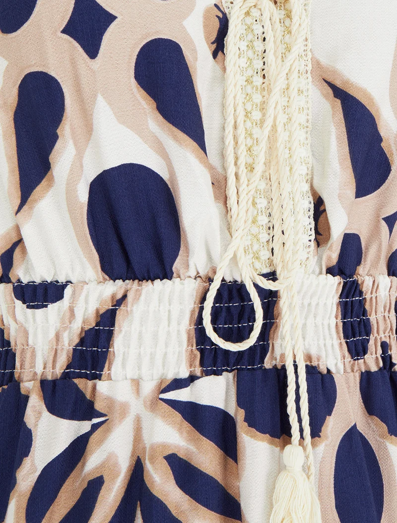 Kleid mit fantasievollem Druck und Häkelkragen - Marine