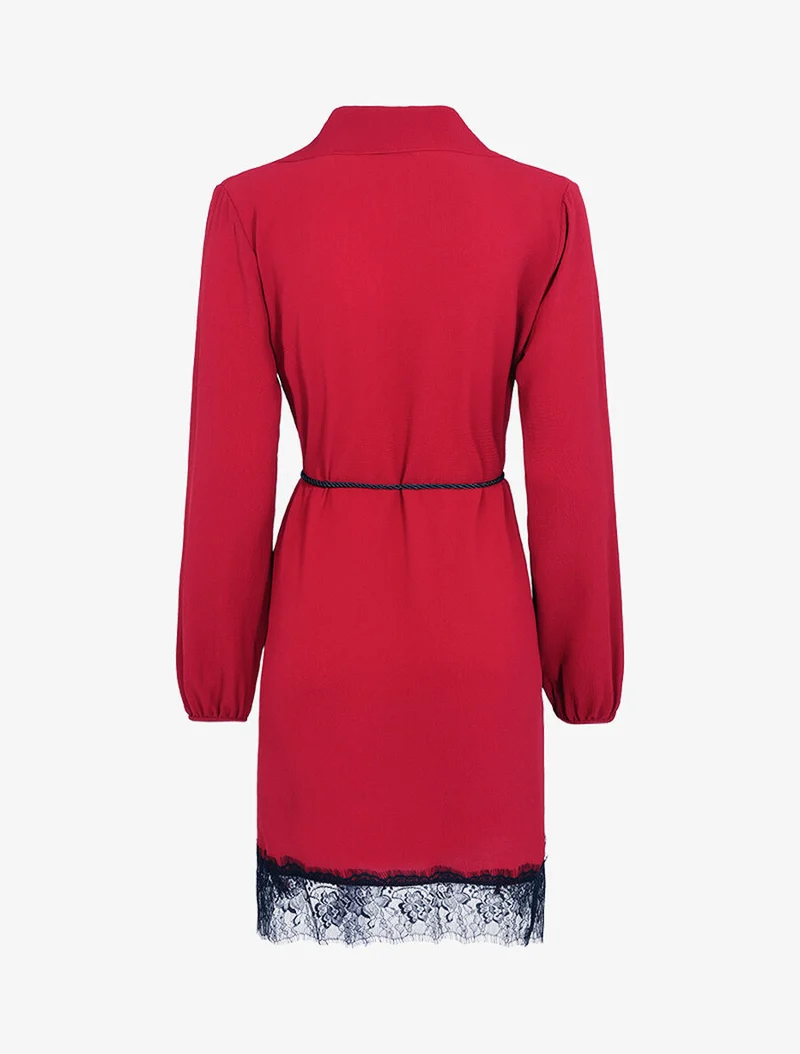 Kleid in Kreppoptik mit Spitzenbesatz - Bordeaux